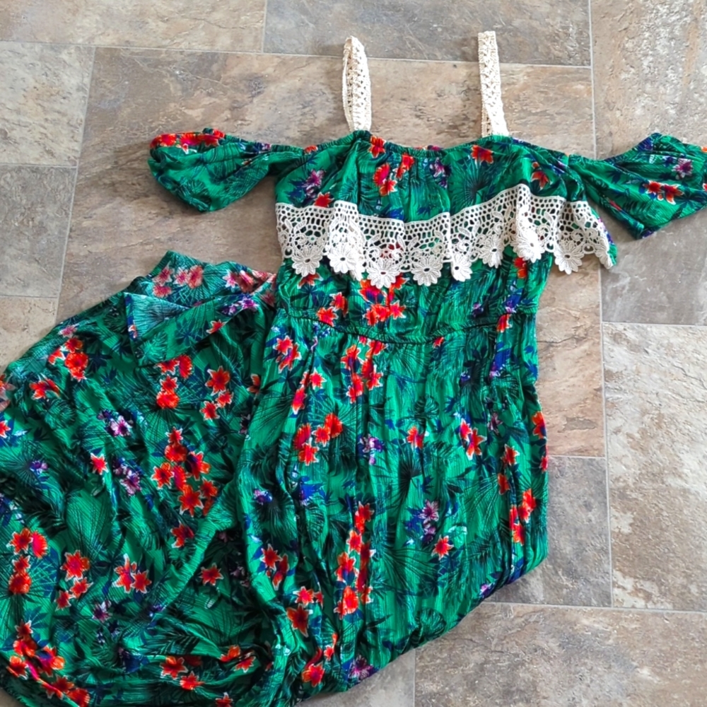 Super cute vacay dress!